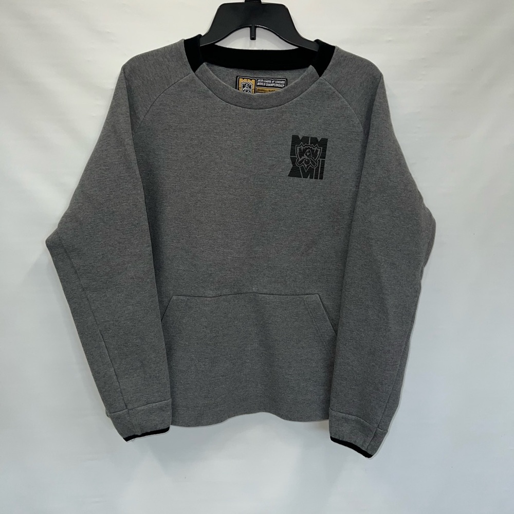 2018 League of Legends World Championship Size Large Crew Neck Sweater Worlds
